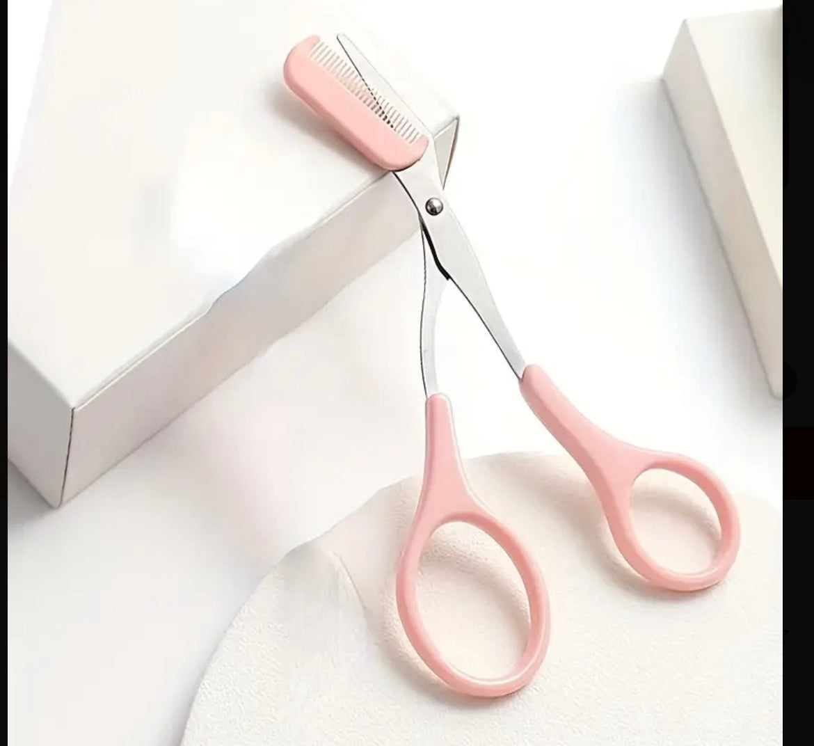 Eyebrow trimmer with Comb